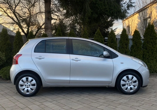 Toyota Yaris cena 16500 przebieg: 145000, rok produkcji 2007 z Częstochowa małe 137